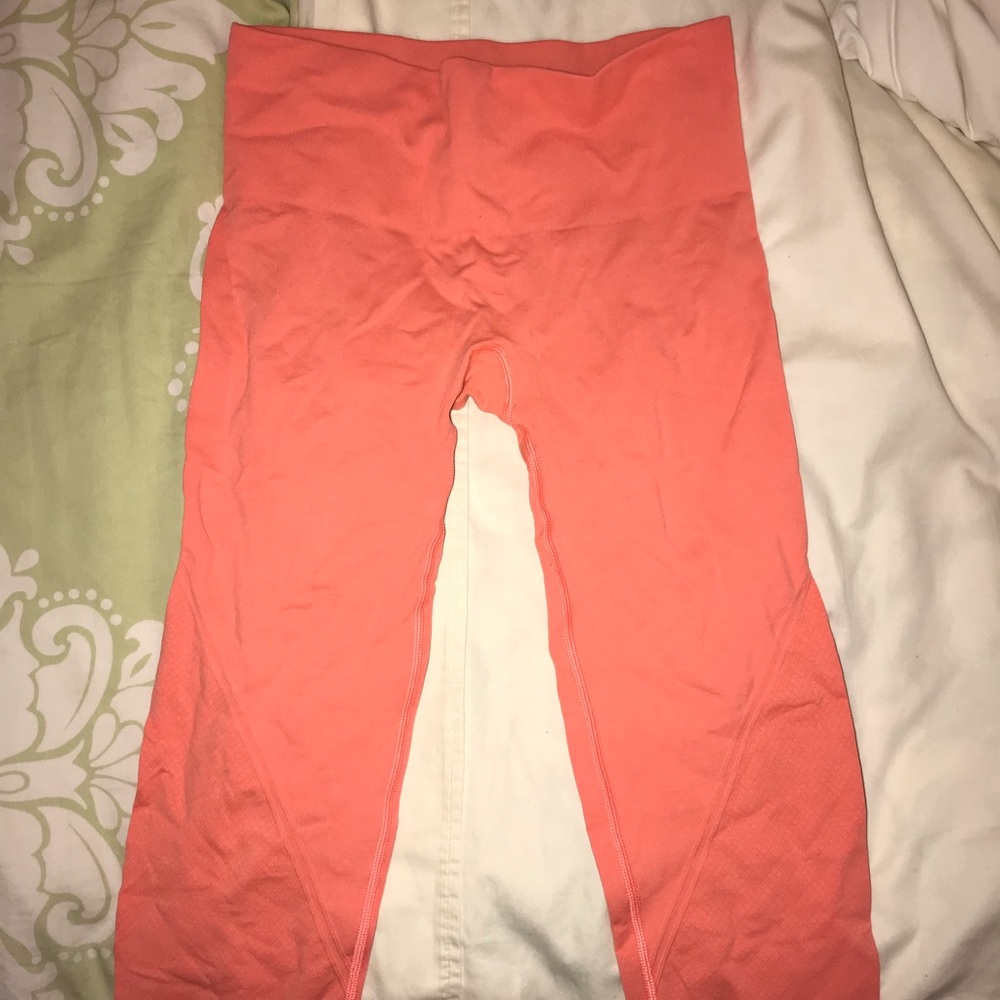 Lululemon ebb and flow crop